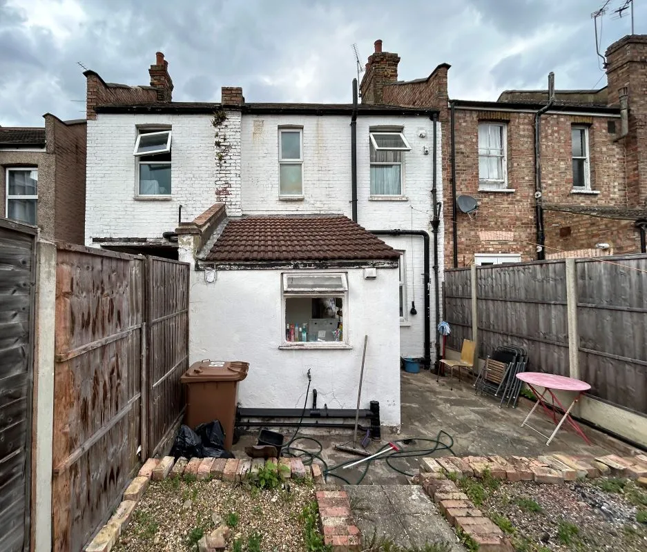 9 Selwyn Avenue, Highams Park, London, E4 9LP