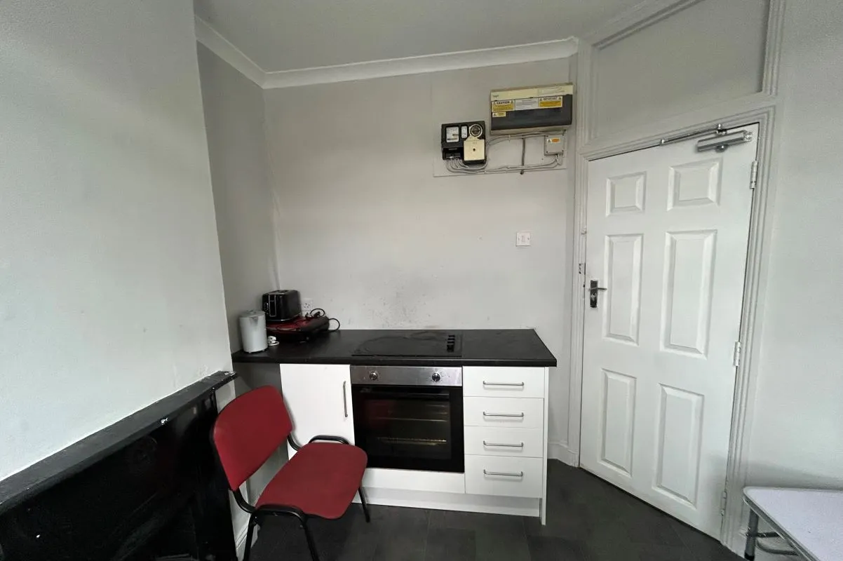 9 Selwyn Avenue, Highams Park, London, E4 9LP