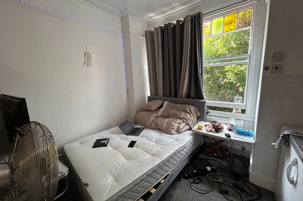 9 Selwyn Avenue, Highams Park, London, E4 9LP