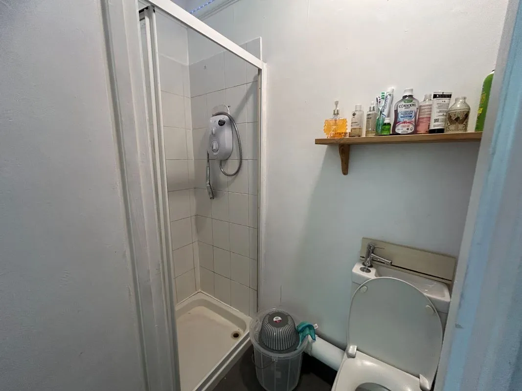 9 Selwyn Avenue, Highams Park, London, E4 9LP