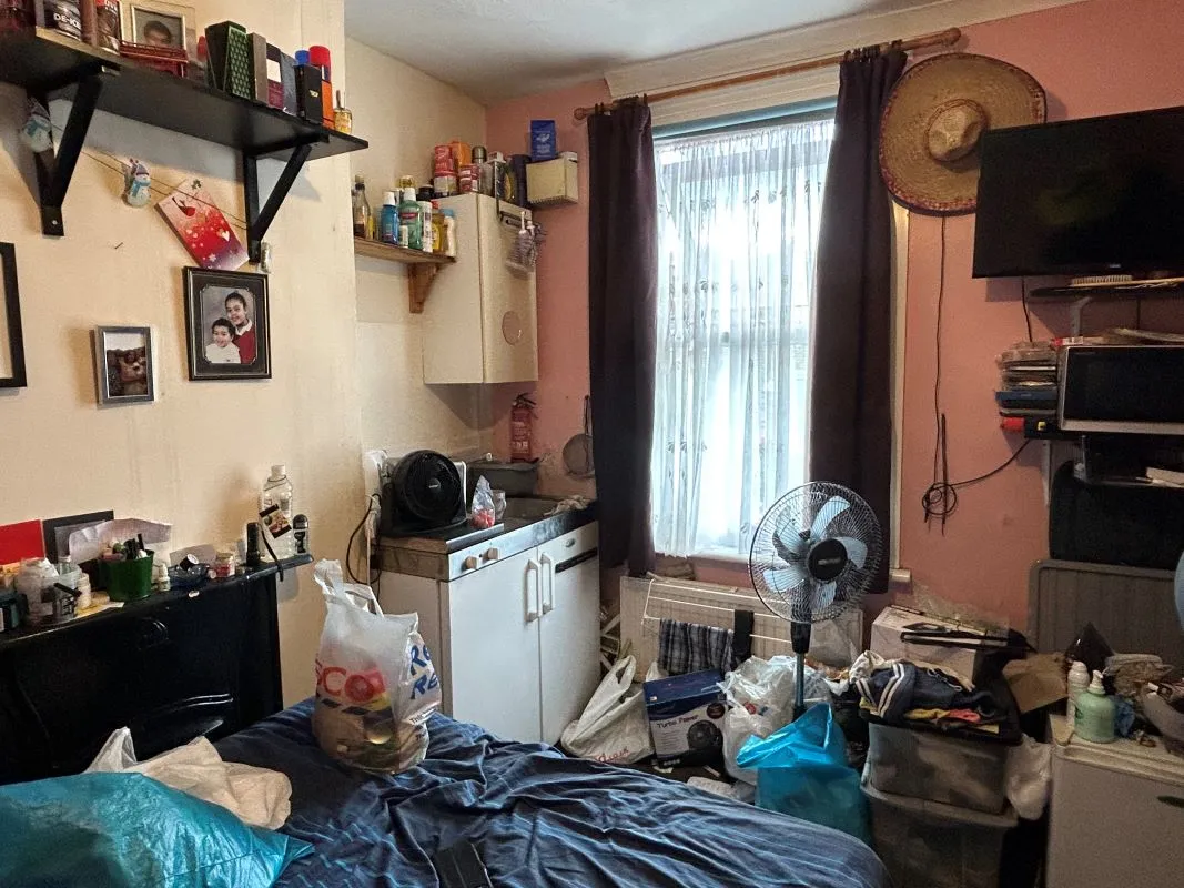 9 Selwyn Avenue, Highams Park, London, E4 9LP