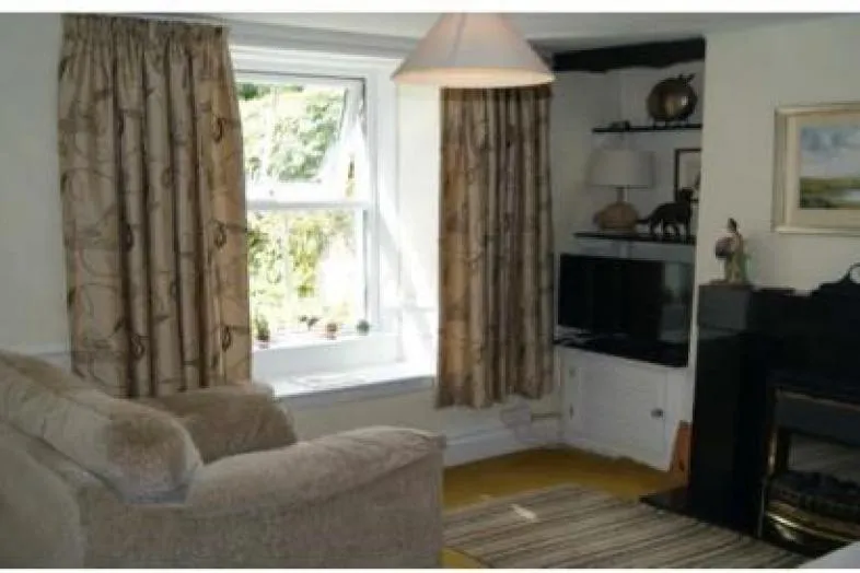 1 Laurel Cottages, Brook Street, Dawlish, Devon EX7 9AH