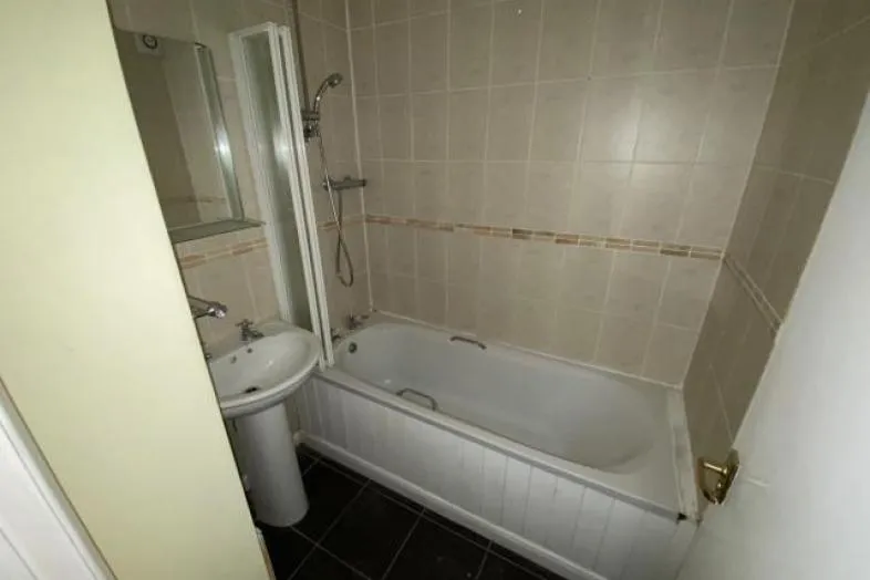 Flat 3, Longpark Lodge, 66 Thurlow Road TQ1 3EG