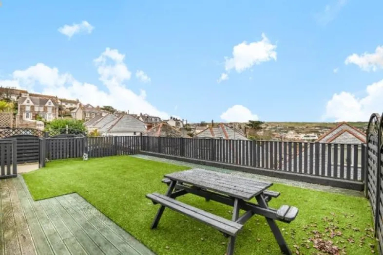 6 Upper Hillcrest, Perranporth, Cornwall TR6 0LA