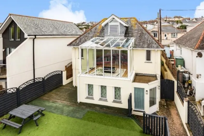 6 Upper Hillcrest, Perranporth, Cornwall TR6 0LA