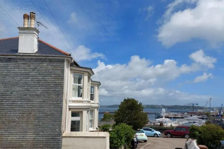 4 Mount Wise, Pikes Hill, Falmouth, Cornwall TR11 3JS