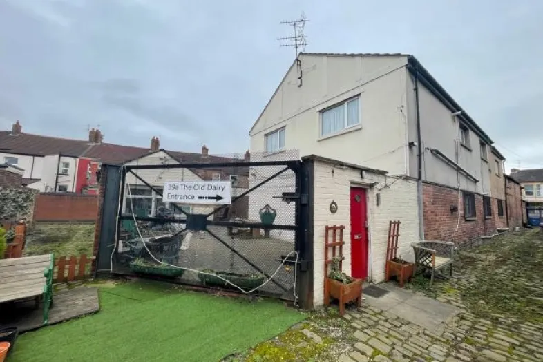 The Old Dairy Guest House, 39a Kempton Road, Liverpool L15 1HE