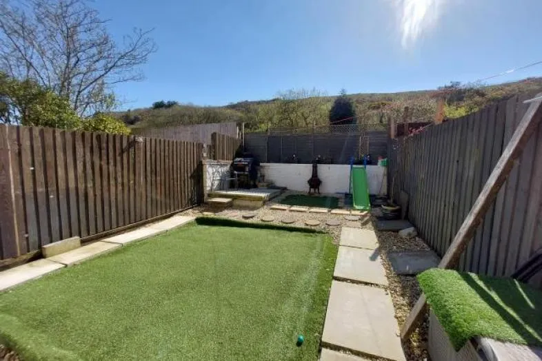 2 Carn Bargus, Whitemoor, Nanpean, St. Austell, Cornwall PL26 7XF