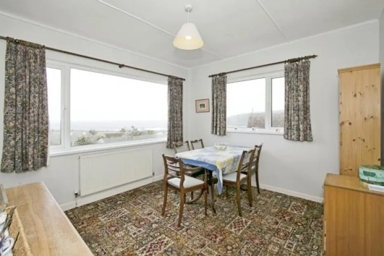 8 Castle Drive, Praa Sands, Penzance, Cornwall TR20 9TF