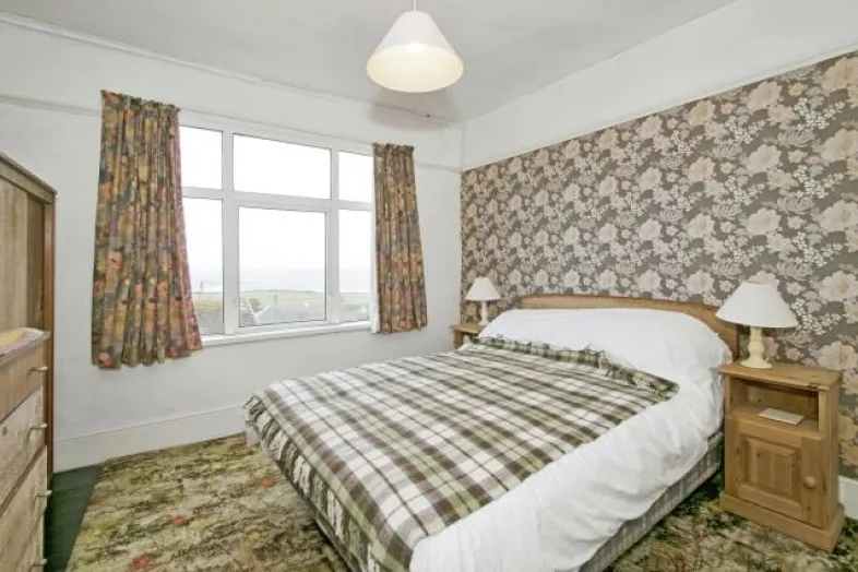 8 Castle Drive, Praa Sands, Penzance, Cornwall TR20 9TF