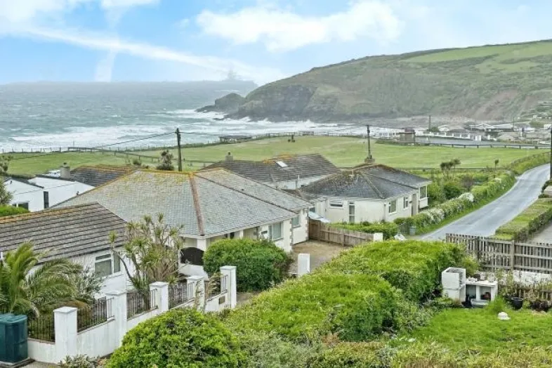 8 Castle Drive, Praa Sands, Penzance, Cornwall TR20 9TF
