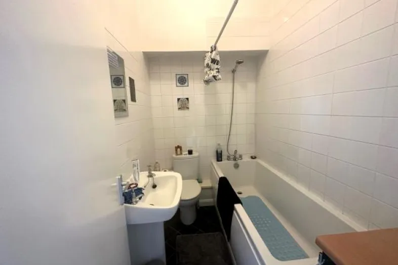 Flat 4, 49 Haddington Road, Plymouth PL2 1RR