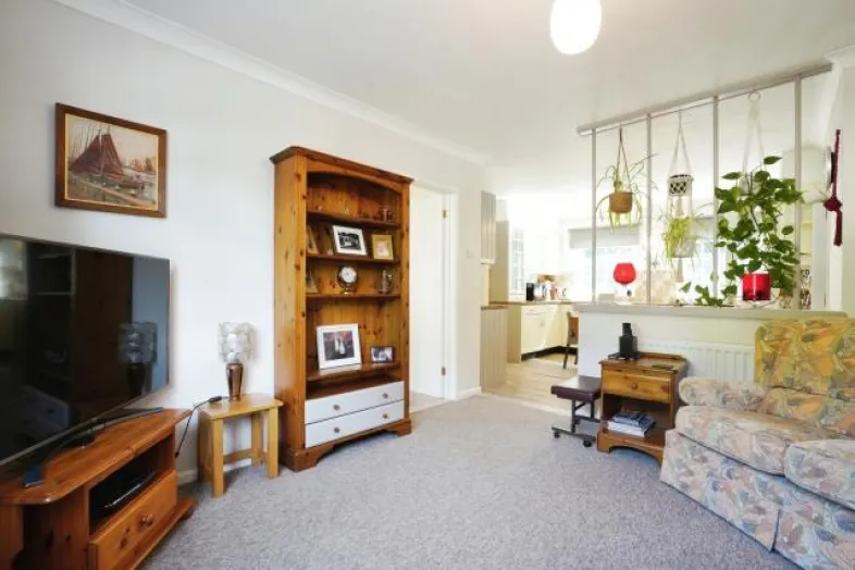 1 Boscundle Close, St. Austell, Cornwall PL25 3RN