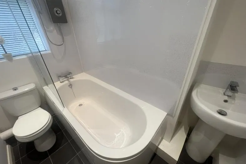 Flat 2 Hollinside, Victoria Road, Huyton, Liverpool L36 5SA
