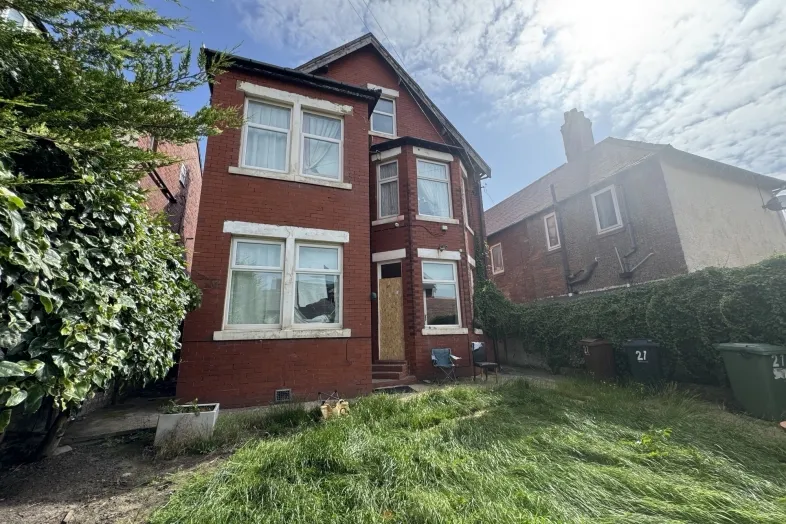 27 St. Davids Road North, Lytham St. Annes, Lancashire FY8 2BL