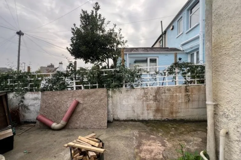 151 Queen Street, Newton Abbot, Devon TQ12 2BS