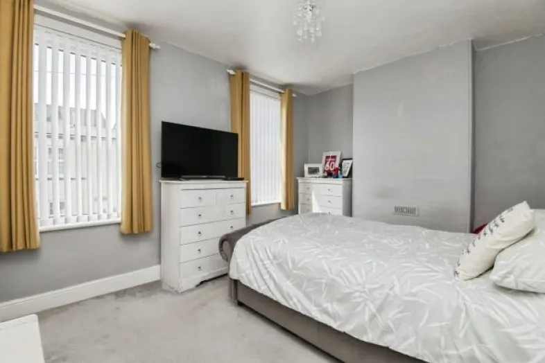 32 Holland Road, Exeter EX2 9BX