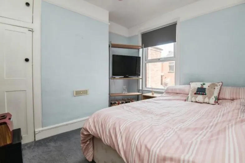 32 Holland Road, Exeter EX2 9BX