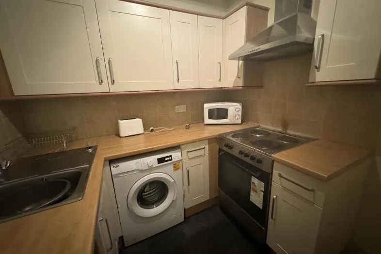 Flat 5, 10 Livingston Avenue, Liverpool L17 4JA