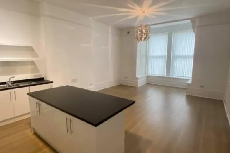 Flat 2, 10 Queens Gate, Lipson, Plymouth PL4 7PW