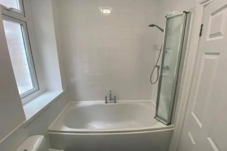 Flat 2, 10 Queens Gate, Lipson, Plymouth PL4 7PW