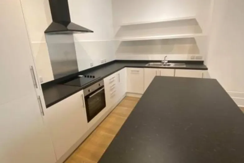 Flat 2, 10 Queens Gate, Lipson, Plymouth PL4 7PW