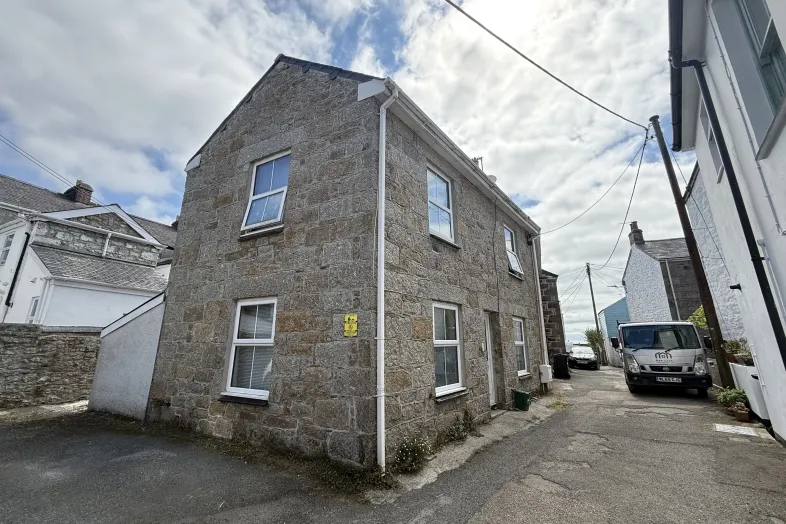 19 Florence Place, Newlyn, Penzance, Cornwall TR18 5PT