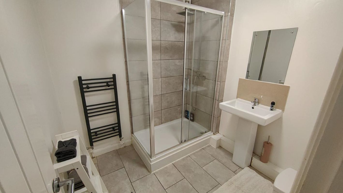 17-19 Madina House, Downs Road, Luton, LU1 1QP