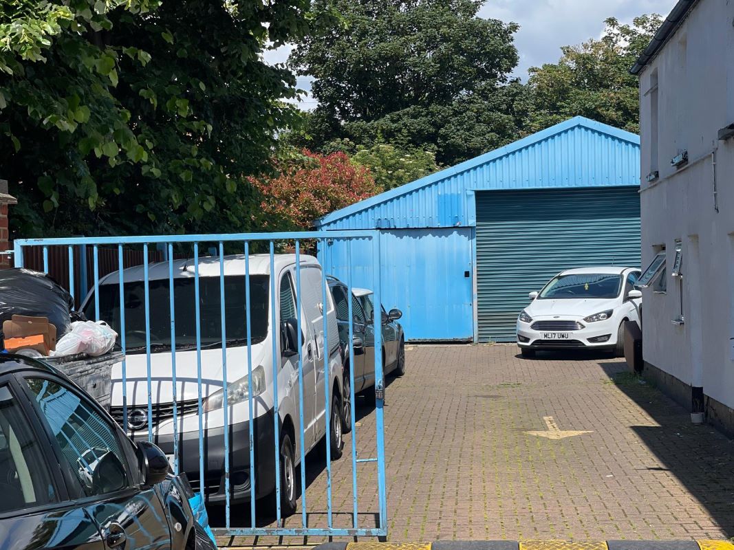 99 Victoria Road, Romford, Essex, RM1 2LX