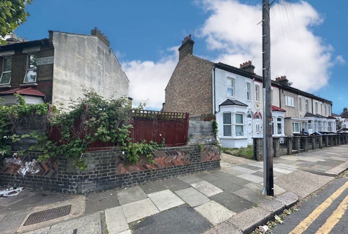 47 Croyland Road, London, Edmonton, N9 7BB