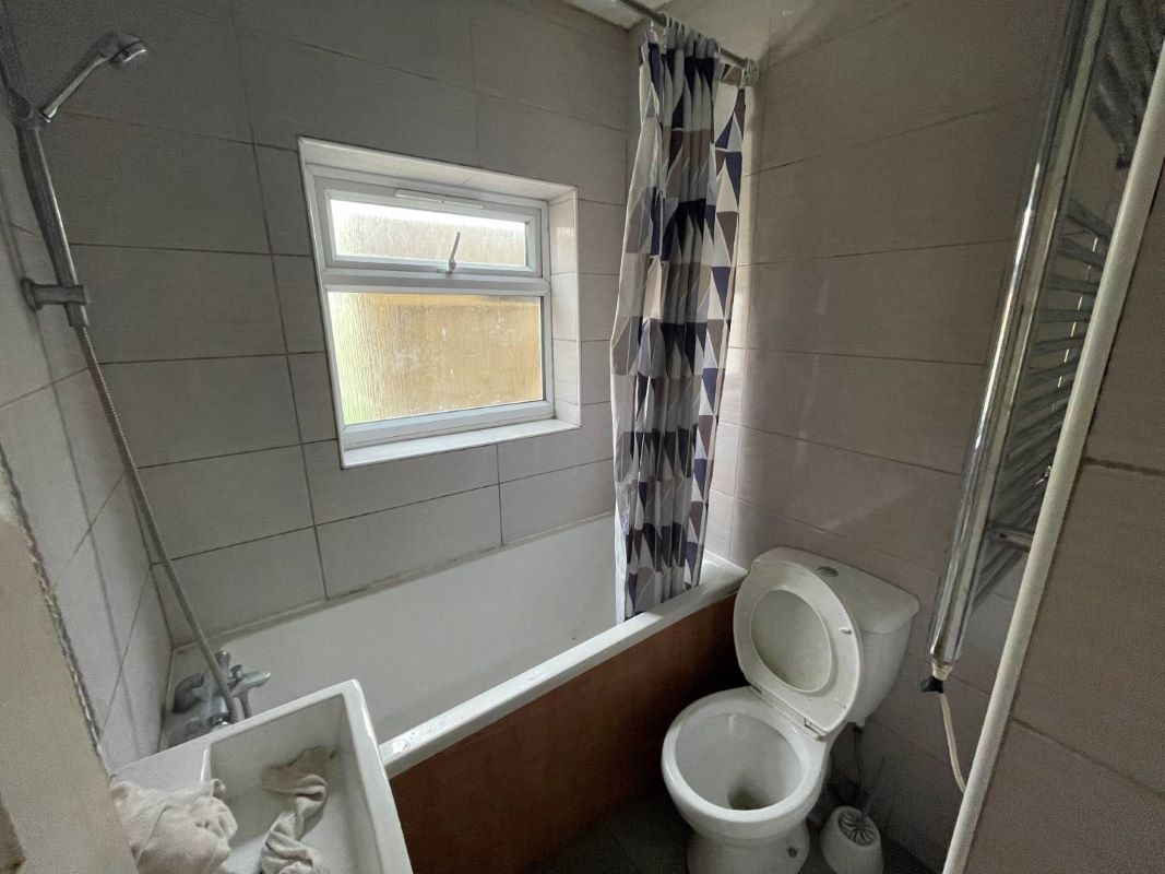 17 Burnham Crescent, Dartford, Kent, DA1 5BA