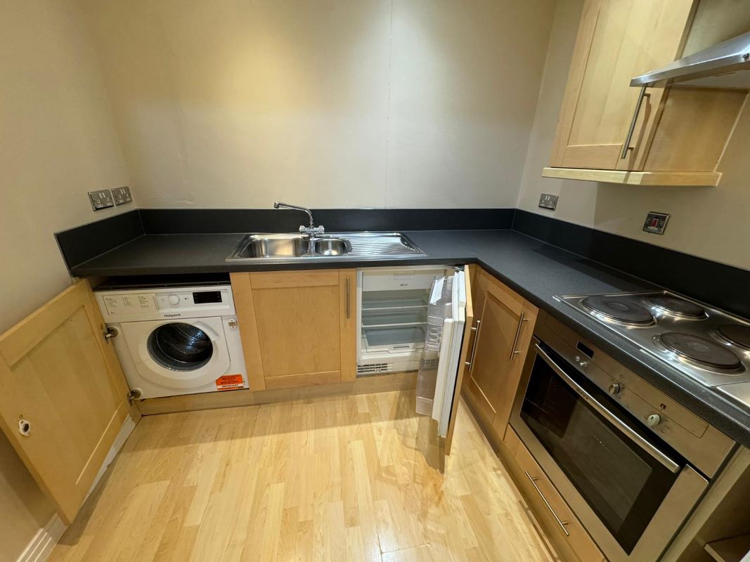 45 Trentham Court, Victoria Road, Acton, W3 6AD
