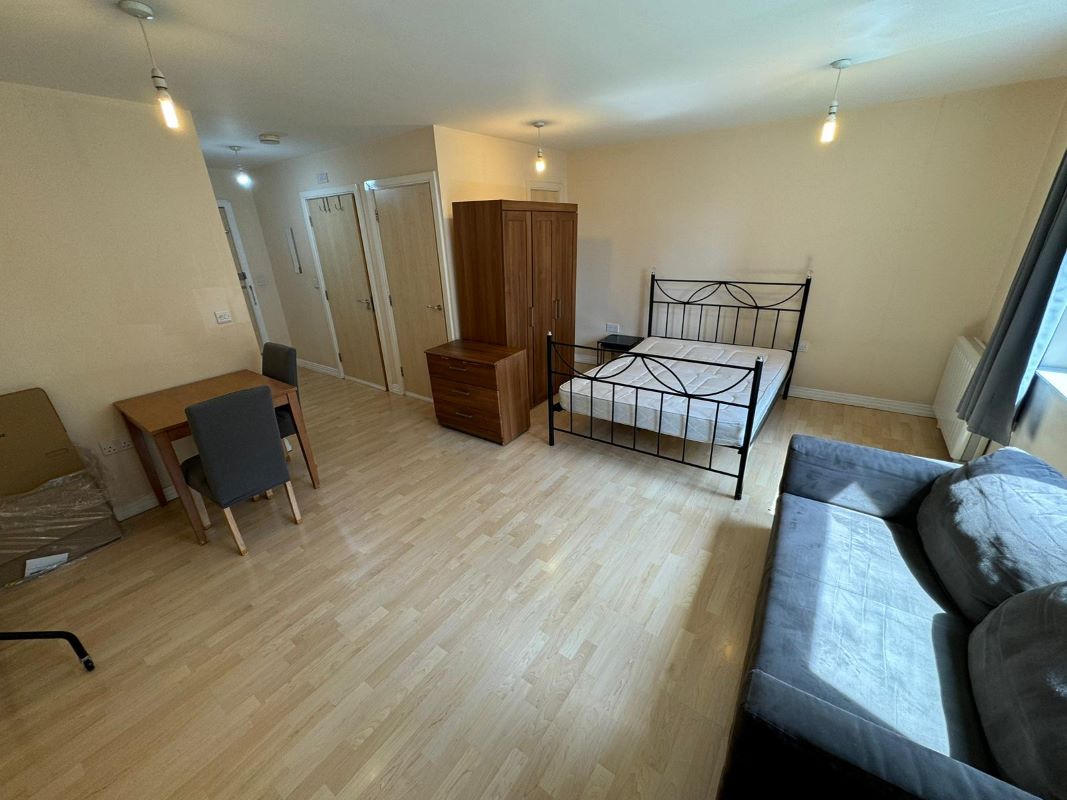 45 Trentham Court, Victoria Road, Acton, W3 6AD