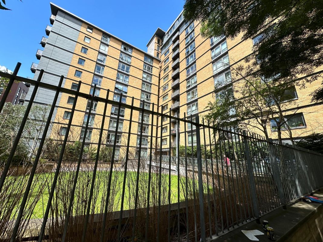 45 Trentham Court, Victoria Road, Acton, W3 6AD