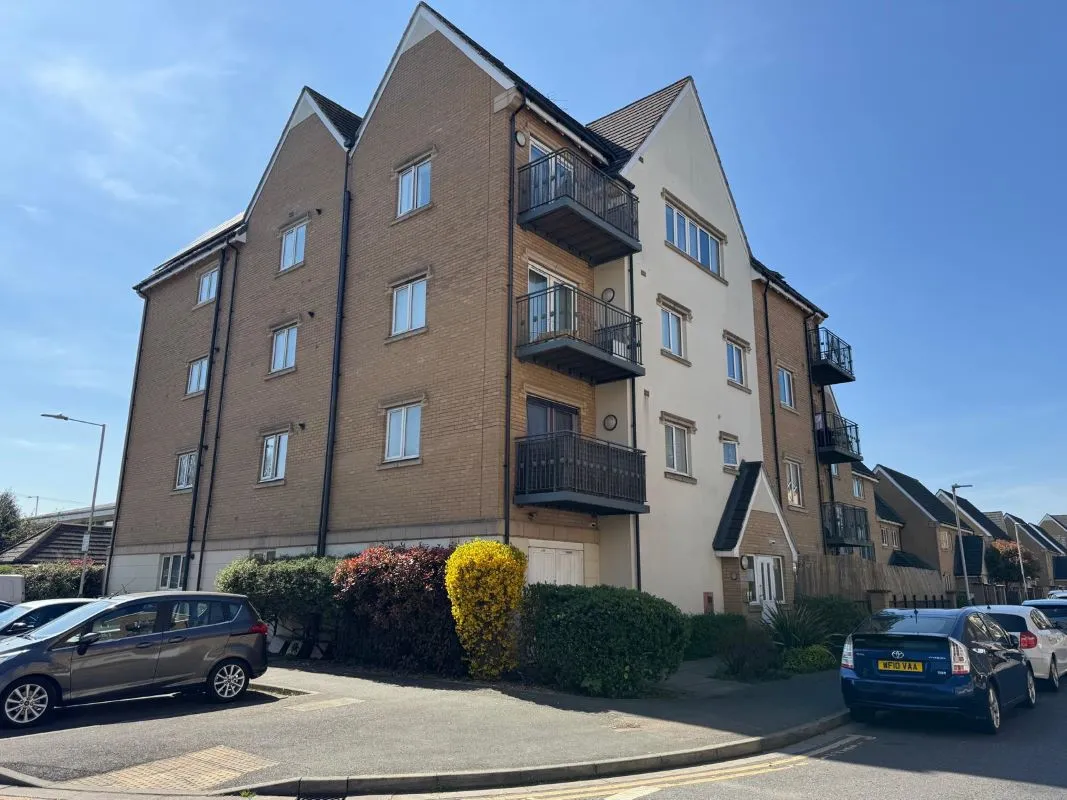 12 Constantine House, 1 Varcoe Gardens, Hayes, Middlesex, UB3 2FF