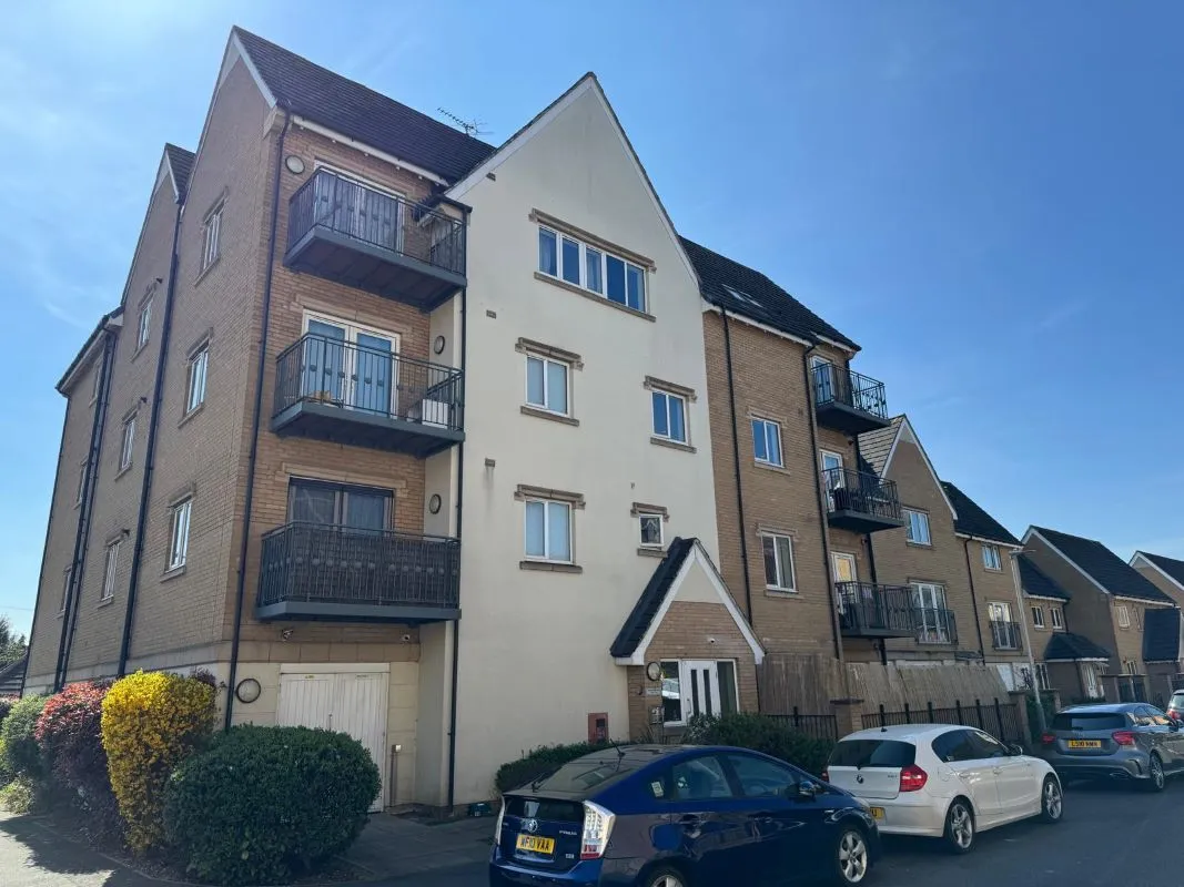 12 Constantine House, 1 Varcoe Gardens, Hayes, Middlesex, UB3 2FF