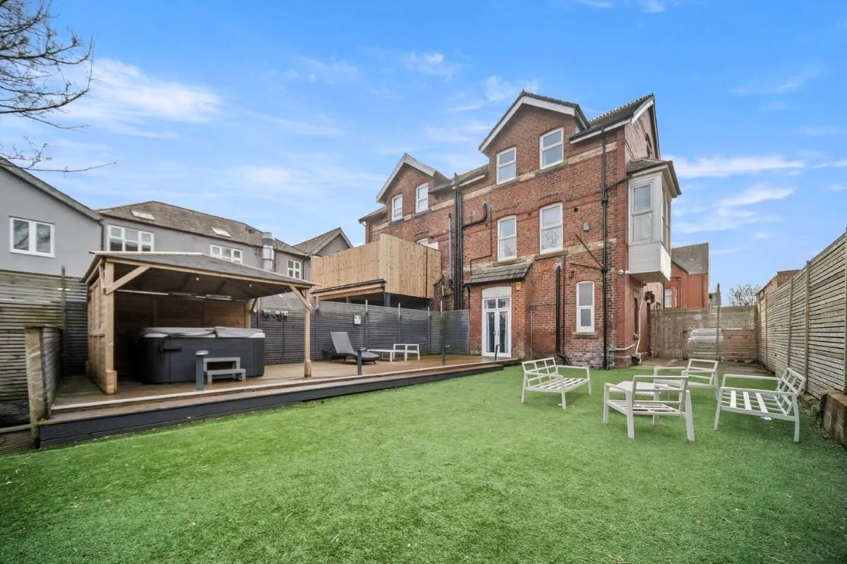 33 St. Andrews Road South, Lytham St. Annes, Lancashire, FY8 1PZ
