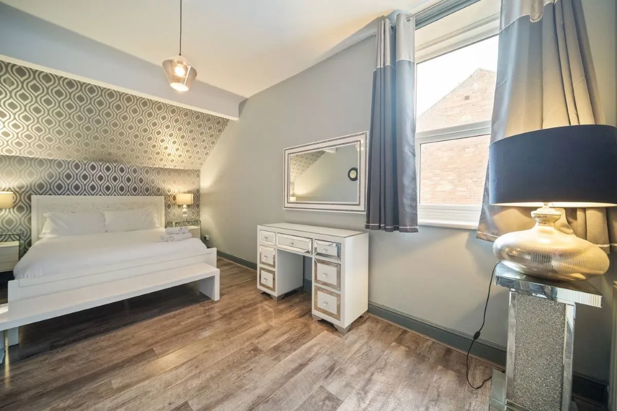 33 St. Andrews Road South, Lytham St. Annes, Lancashire, FY8 1PZ