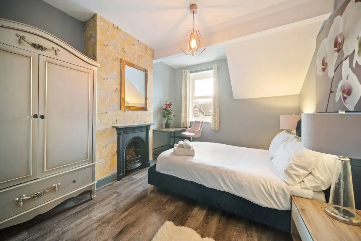 33 St. Andrews Road South, Lytham St. Annes, Lancashire, FY8 1PZ