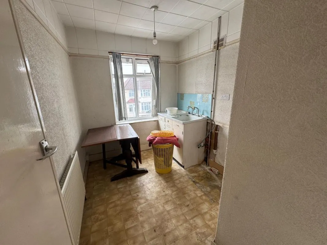 37 St. Margarets Avenue, Harrow, HA2 8BZ