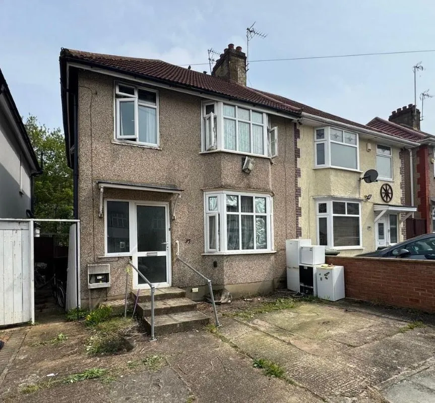 37 St. Margarets Avenue, Harrow, HA2 8BZ