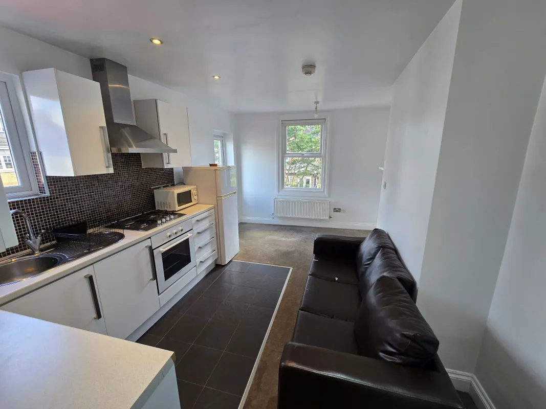 Lot 10 - 48 Dryden Road, Wimbledon, London, SW19 8SG