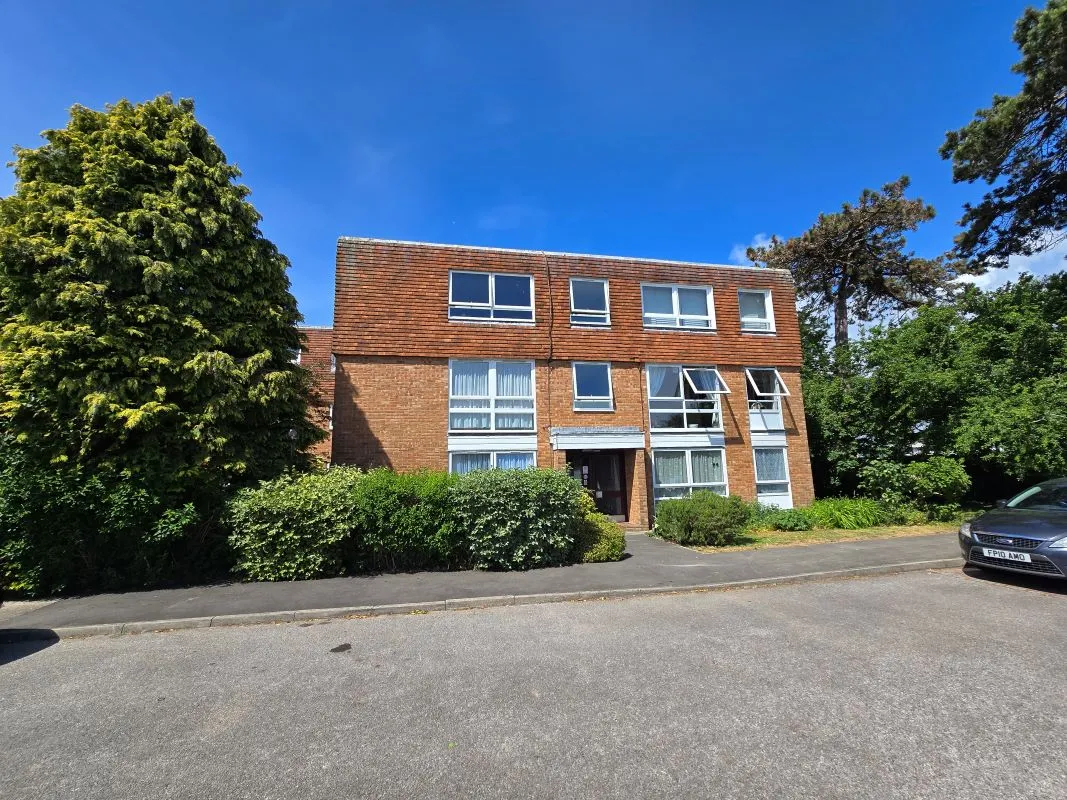 Lot  - 75 Kyoto Court, Bognor Regis, West Sussex, PO21 2UL