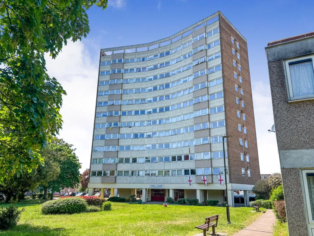 Lot  - 17 Cecil Court, Jones Close, Southend-on-Sea, Essex, SS2 6PG