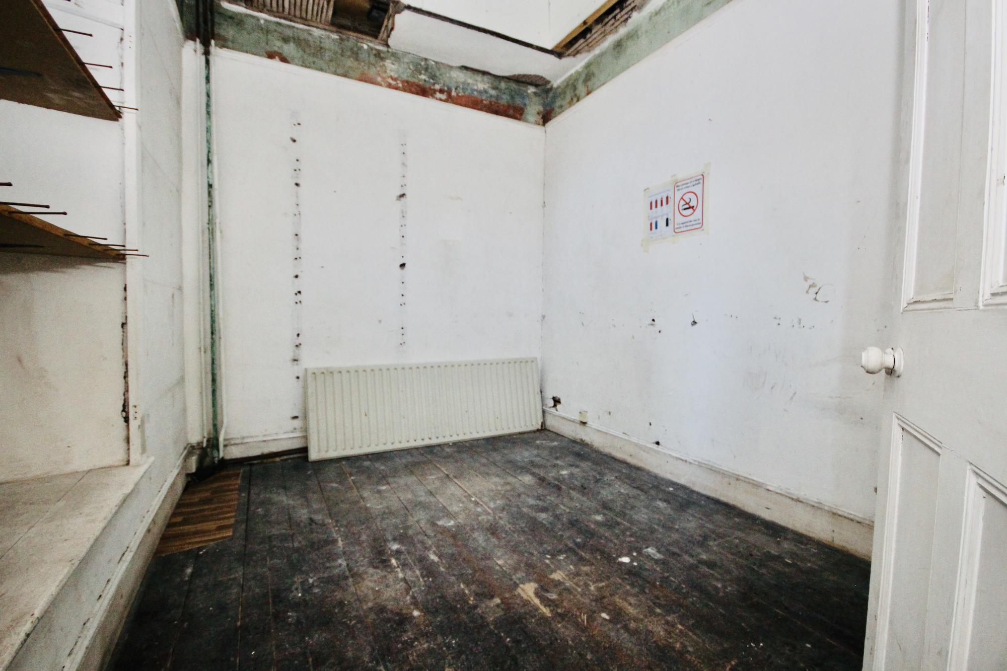 74A Wind Street, Ammanford, Carmarthenshire SA18 3DR
