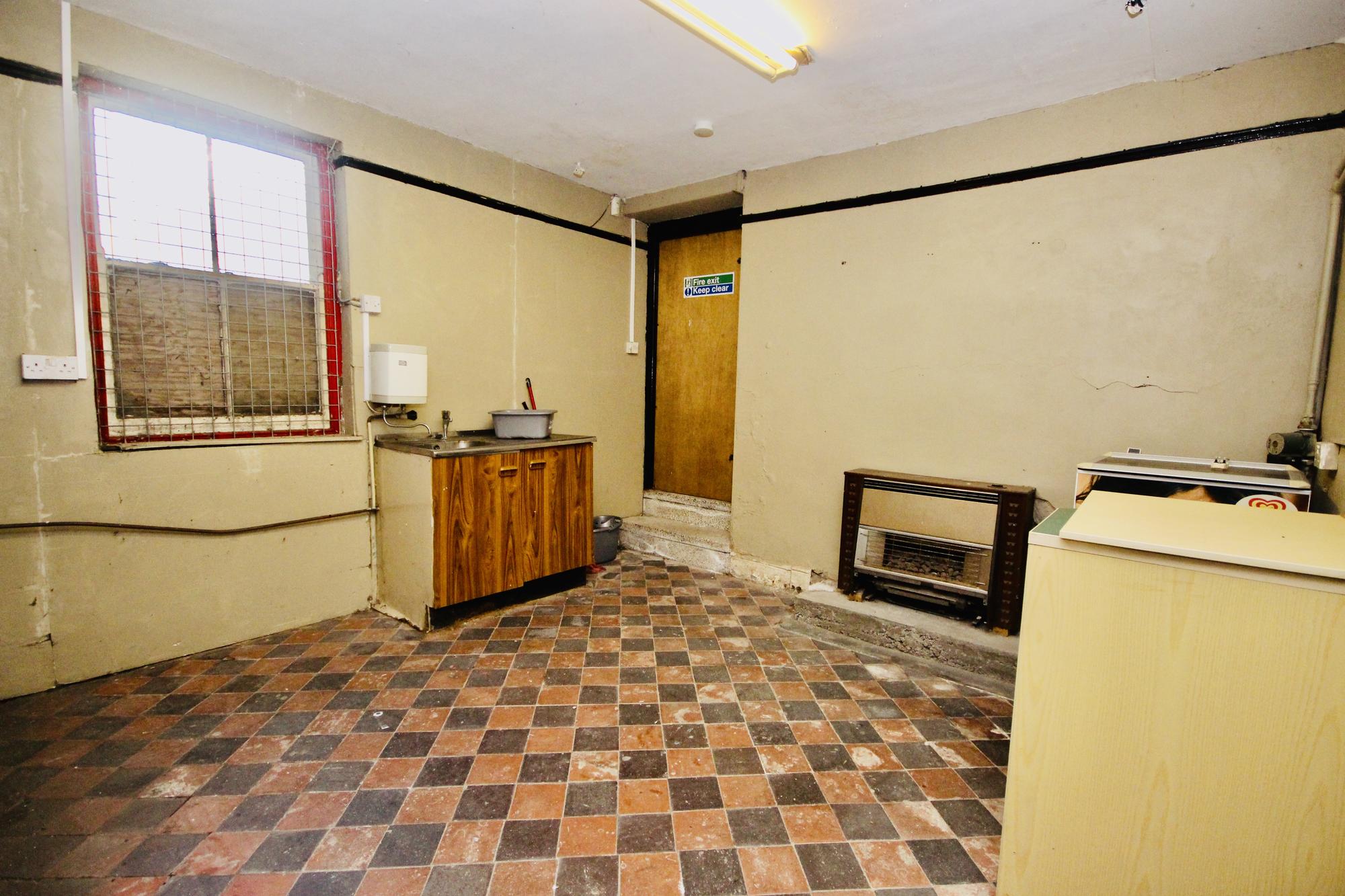 74A Wind Street, Ammanford, Carmarthenshire SA18 3DR