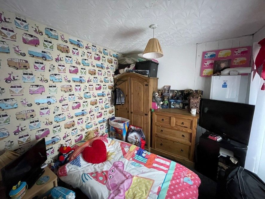 84 High Street, Tonypandy, Mid Glamorgan, CF40 2BH