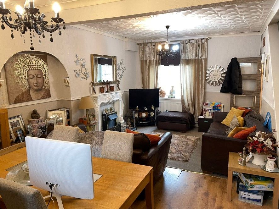 84 High Street, Tonypandy, Mid Glamorgan, CF40 2BH