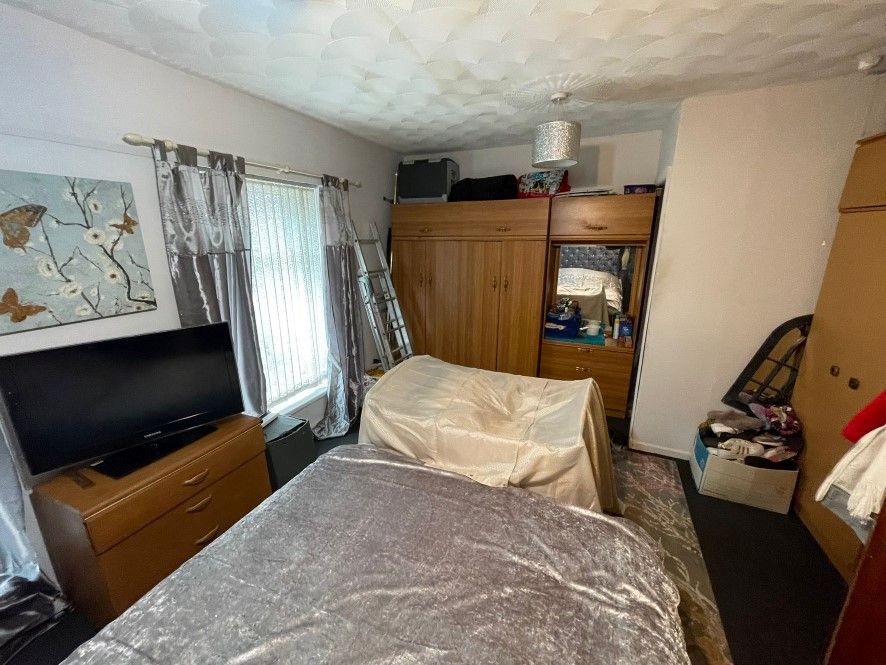84 High Street, Tonypandy, Mid Glamorgan, CF40 2BH