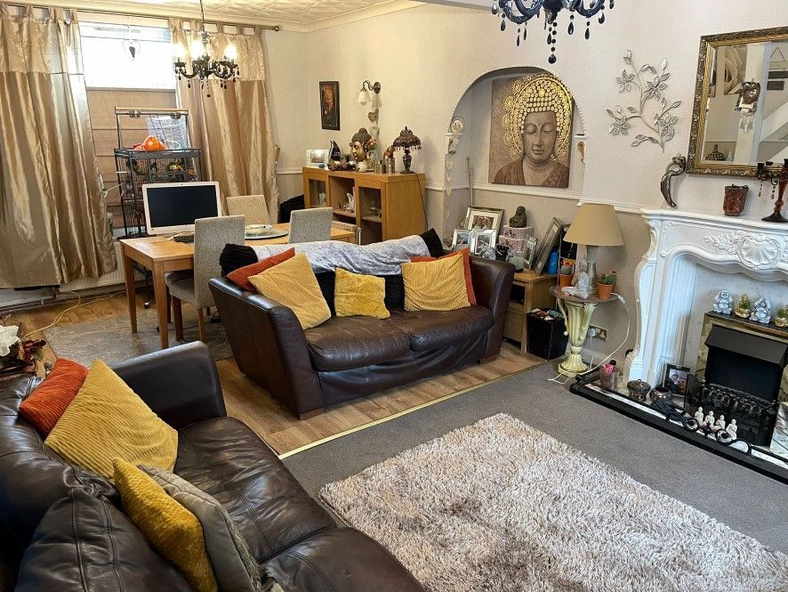 84 High Street, Tonypandy, Mid Glamorgan, CF40 2BH
